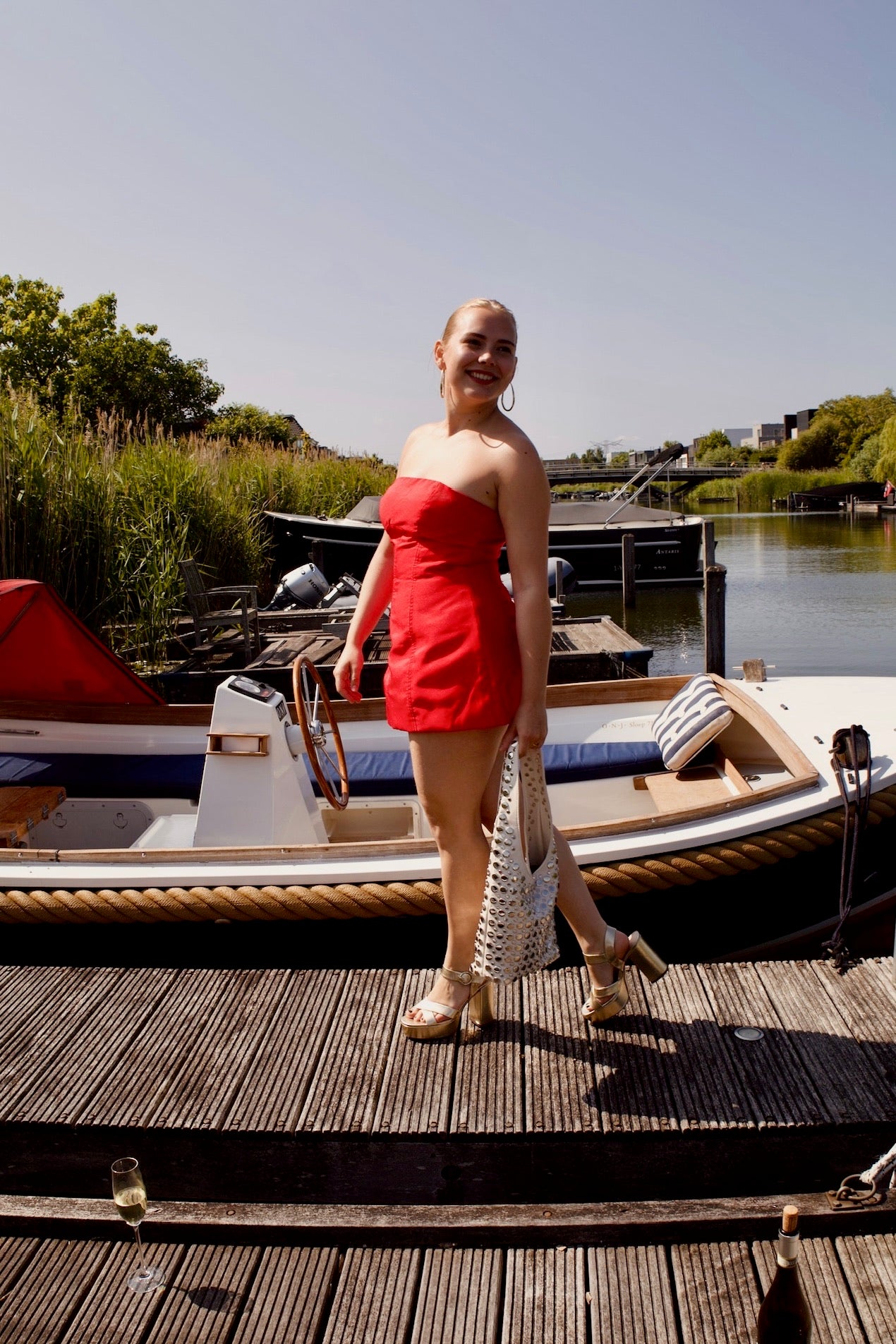 Red Tide Mini Dress te huur bij Pineloue!