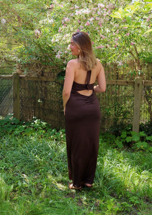 Achterkant halterneck maxi dress van Peppermayo voor jurken huren en avondjurlken huren!