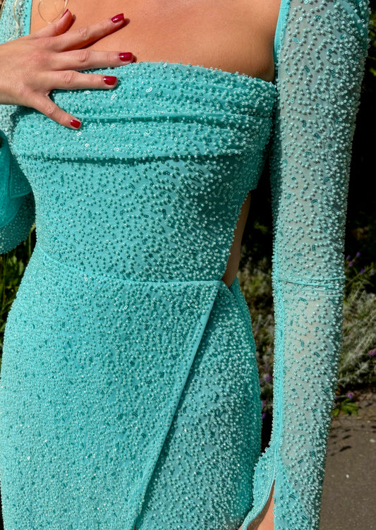 Close up van Aqua Beaded Maxi Dress