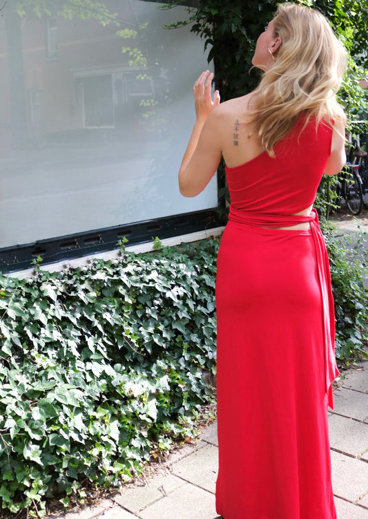 Geheel achteraanzicht van de Love Me Tie maxi Dress