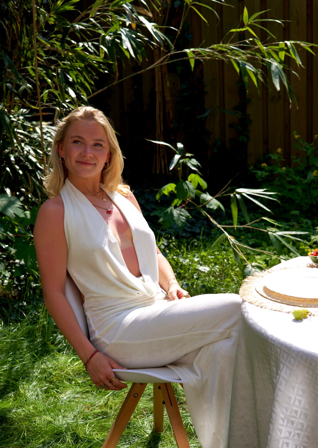 Voorkant van de gold maxi dress