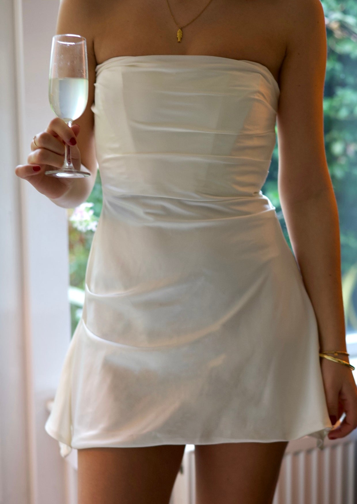 Close up vooraanzicht Pearl Satin Mini Dress