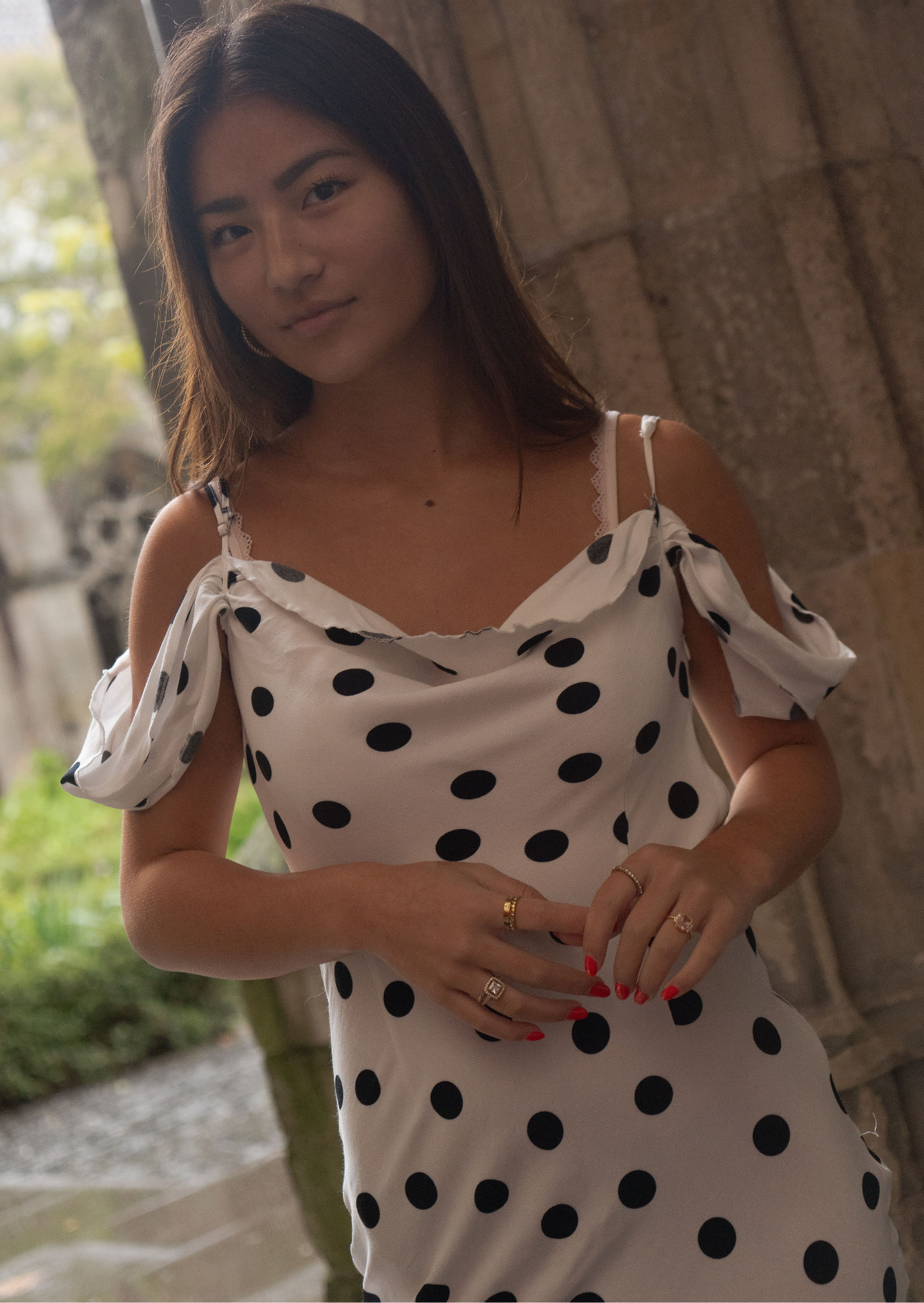 Shot van voorkant van de Satin Polkadot Maxi dress te huure bij Pineloue